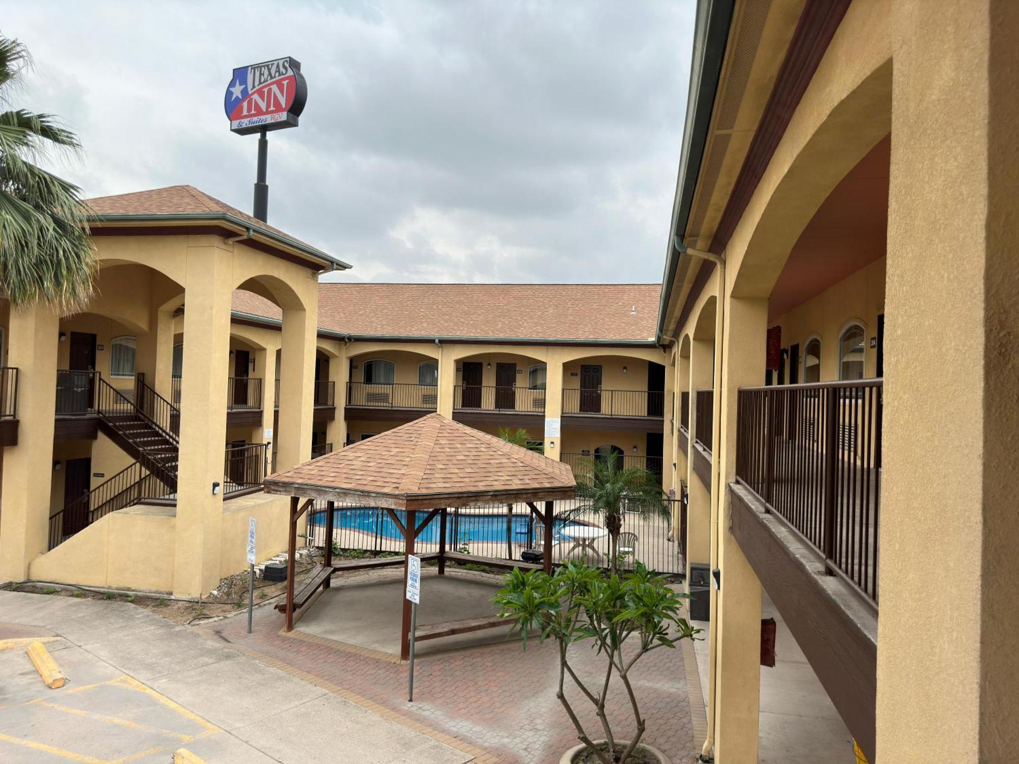 Texas Inn And Suites Rgv Edinburg Exteriör bild